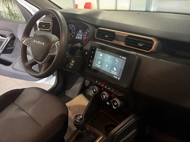 Dacia Duster view 18