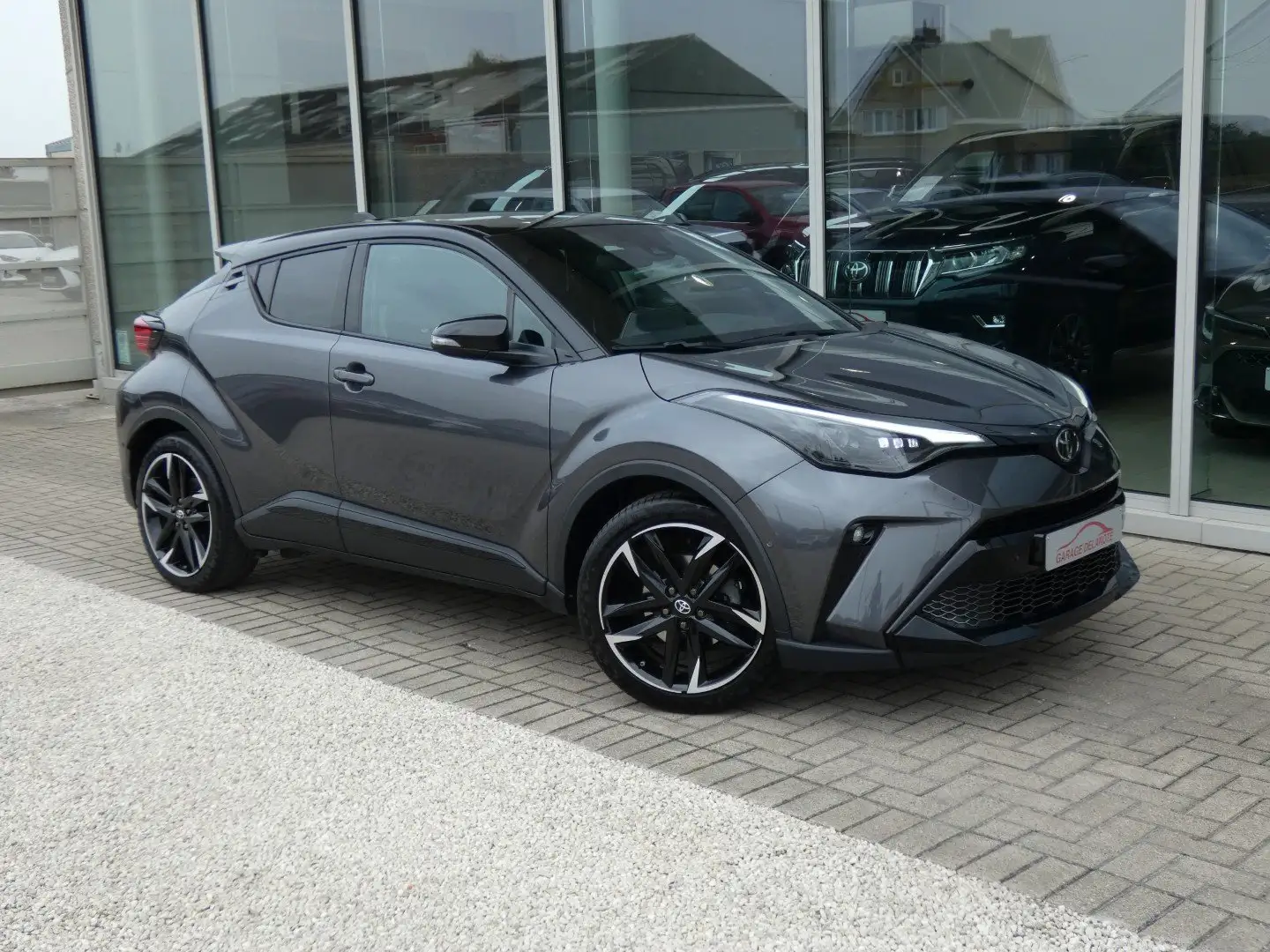 Toyota C-HR 1.8 Hybrid GR SPORT +JBL pack +Trekhaak +Dodehoek Grijs - 1