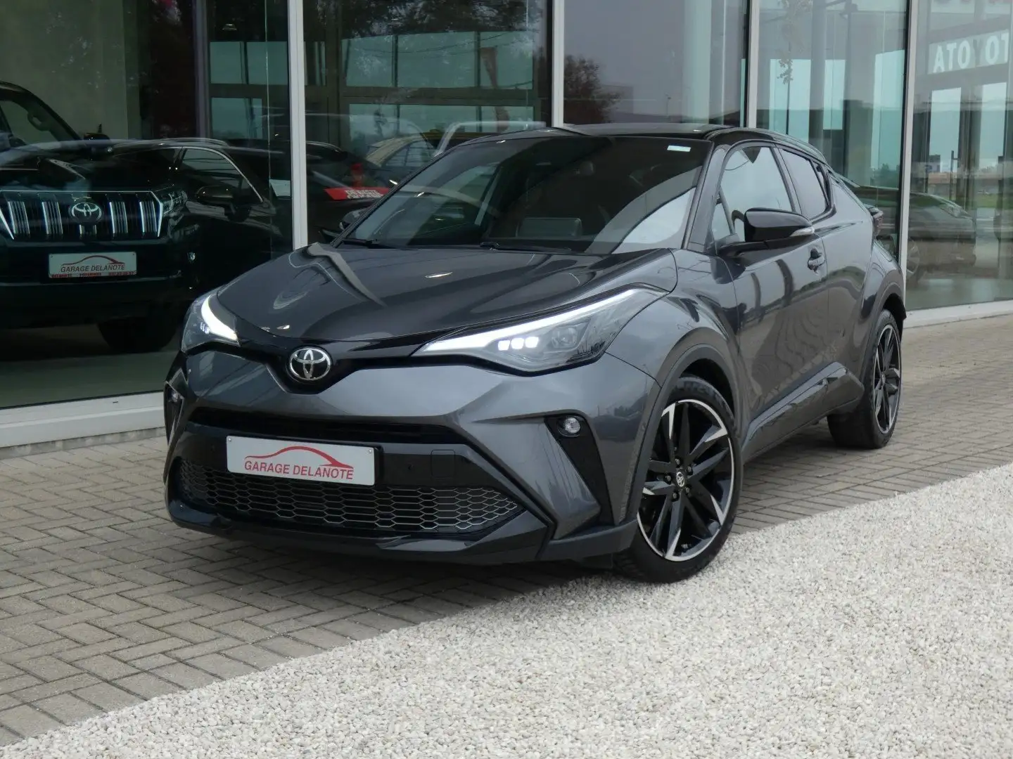 Toyota C-HR 1.8 Hybrid GR SPORT +JBL pack +Trekhaak +Dodehoek Grijs - 2