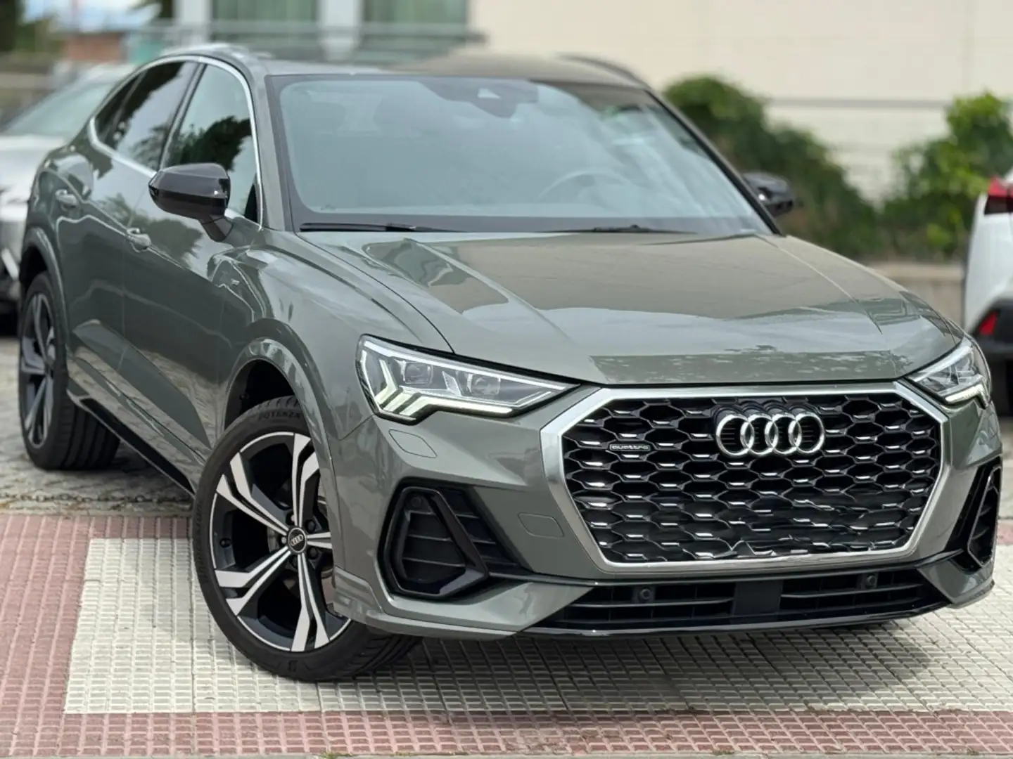 Audi Q3 Sportback 45 TFSI S line quattro S tronic Gris - 1