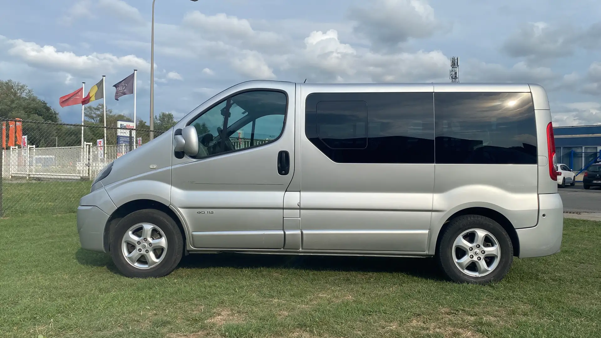 Renault Trafic ✅ Trafic 2.0 dCi Argent - 2