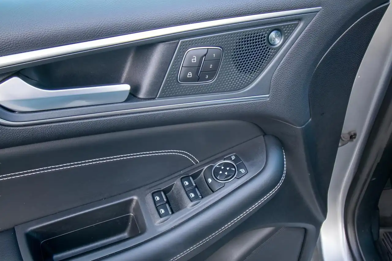 Ford Edge photo Ford Edge