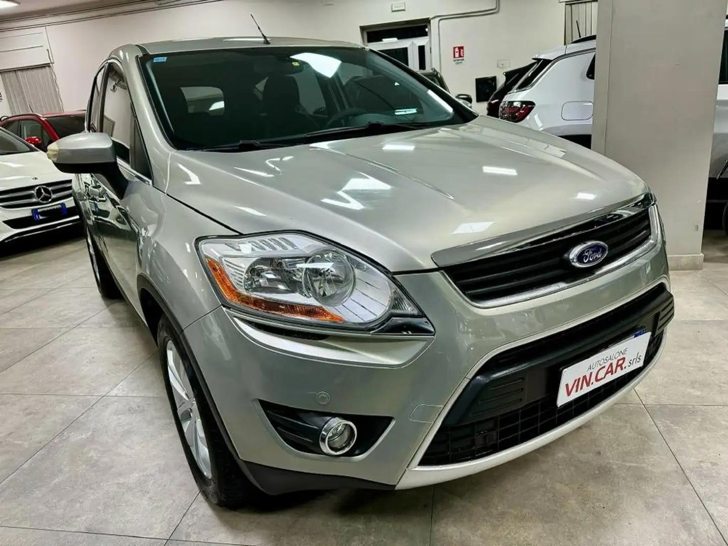 Ford Kuga 2.0 TDCi 136 CV 4WD Titanium Grigio - 1