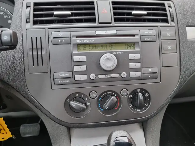 Ford Focus C-Max view 12