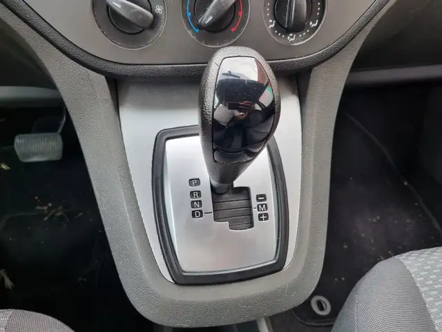 Ford Focus C-Max view 13