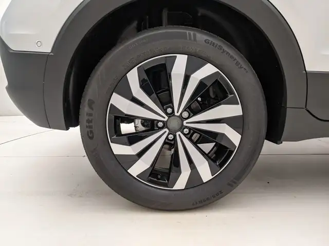 Volkswagen T-Cross view 9