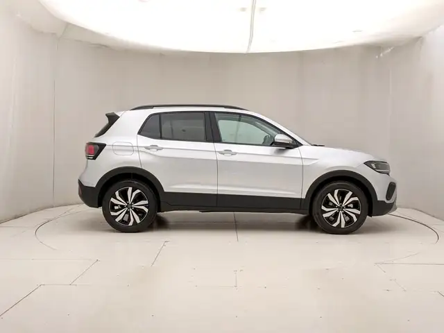 Volkswagen T-Cross view 3