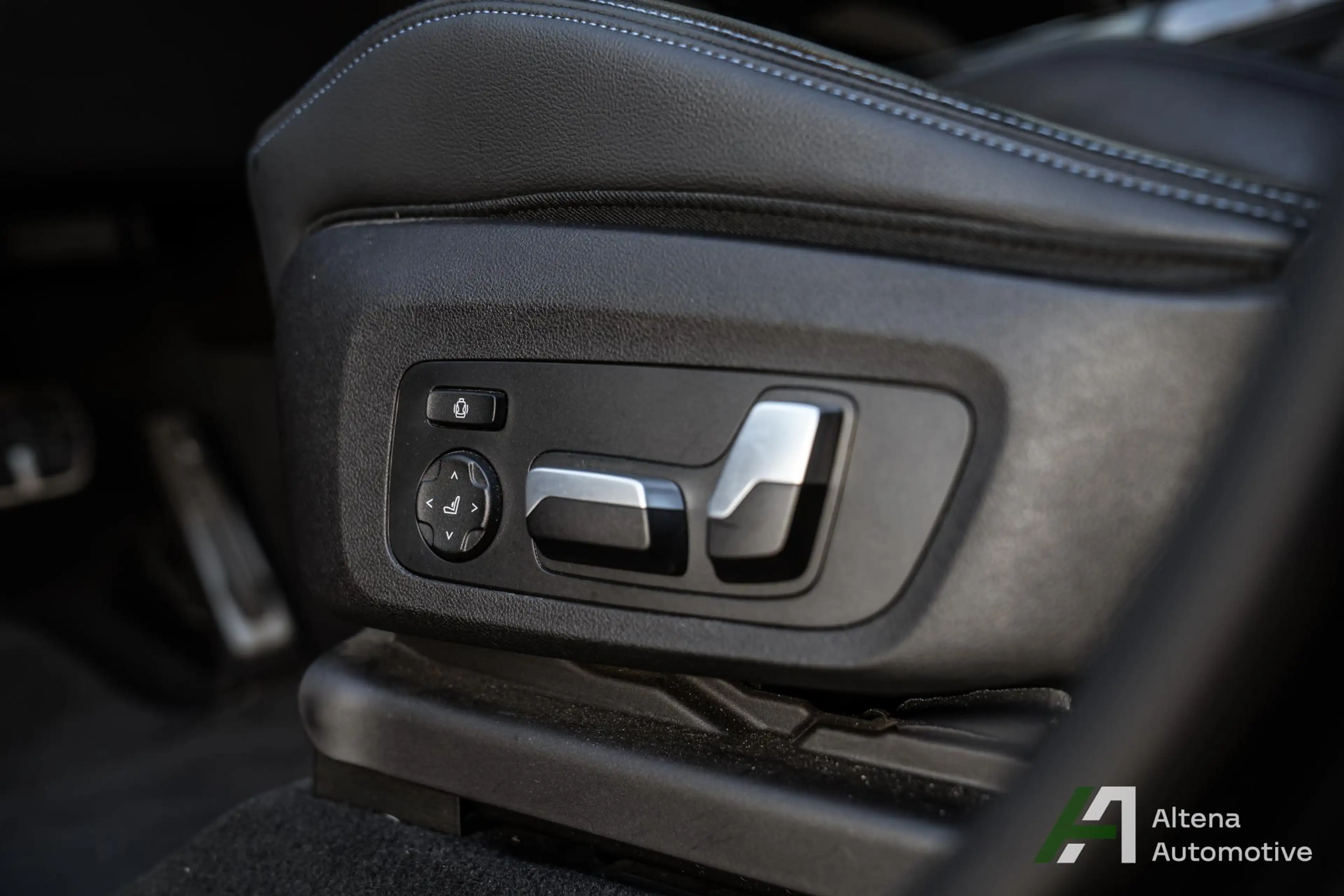 BMW X4 xDrive20i High Executive Edition M-sport, panorama — photo 10