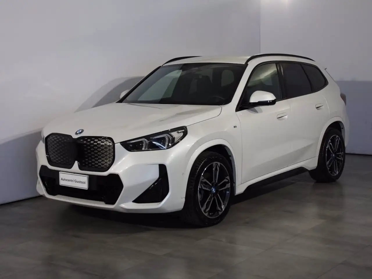 BMW iX1