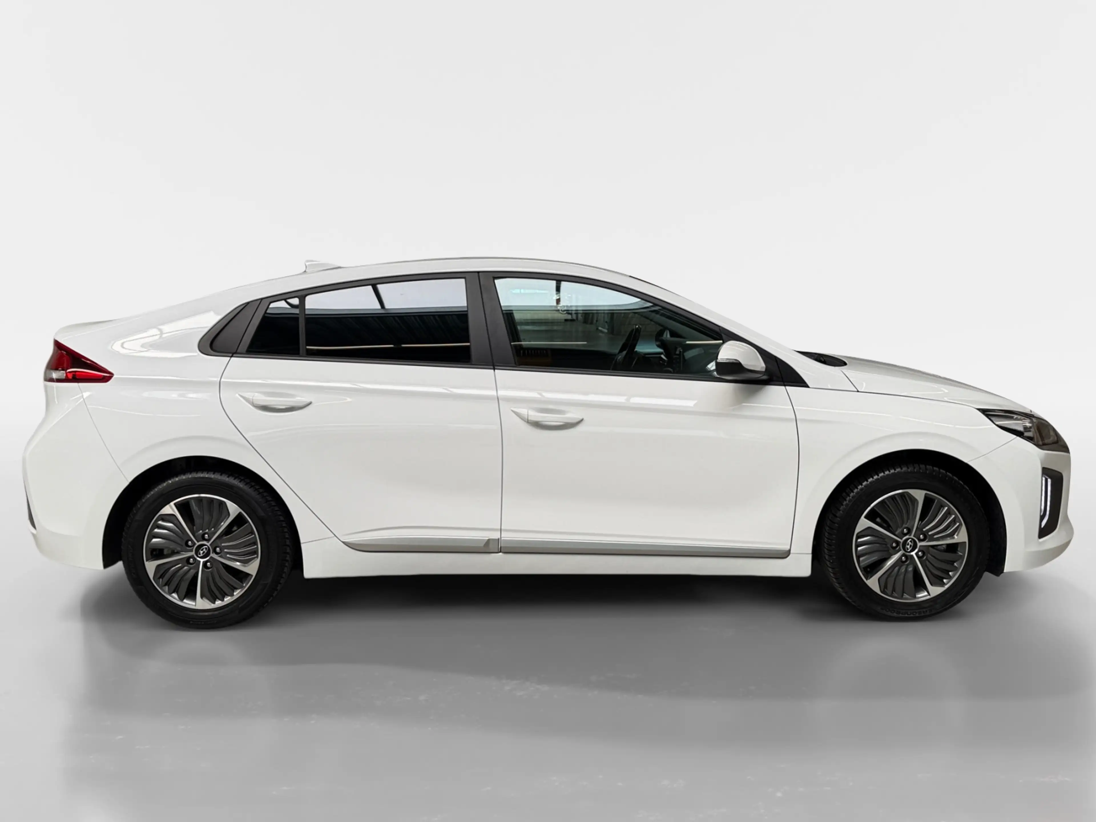 Hyundai IONIQ 1.6 GDi PHEV Comfort I CarPlay I Adaptive I Camera — photo 7