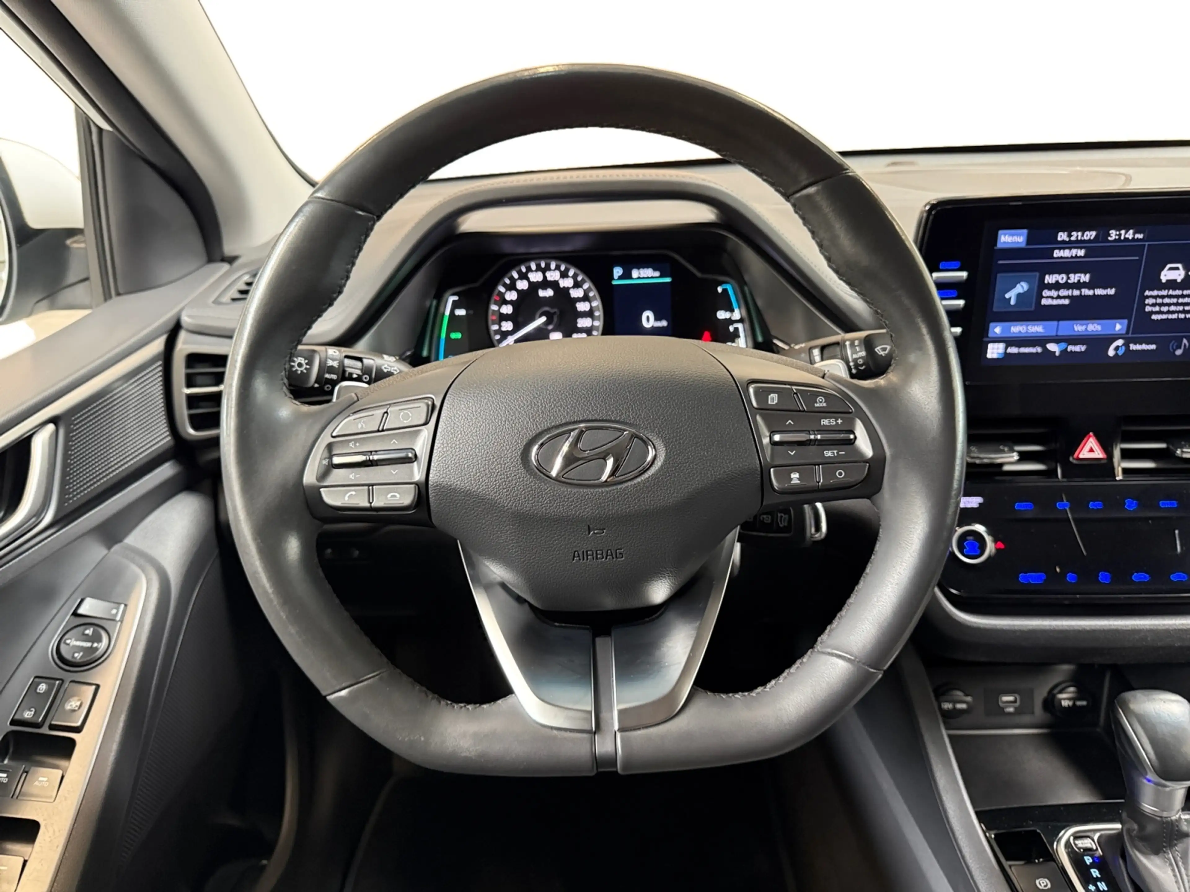Hyundai IONIQ 1.6 GDi PHEV Comfort I CarPlay I Adaptive I Camera — photo 12