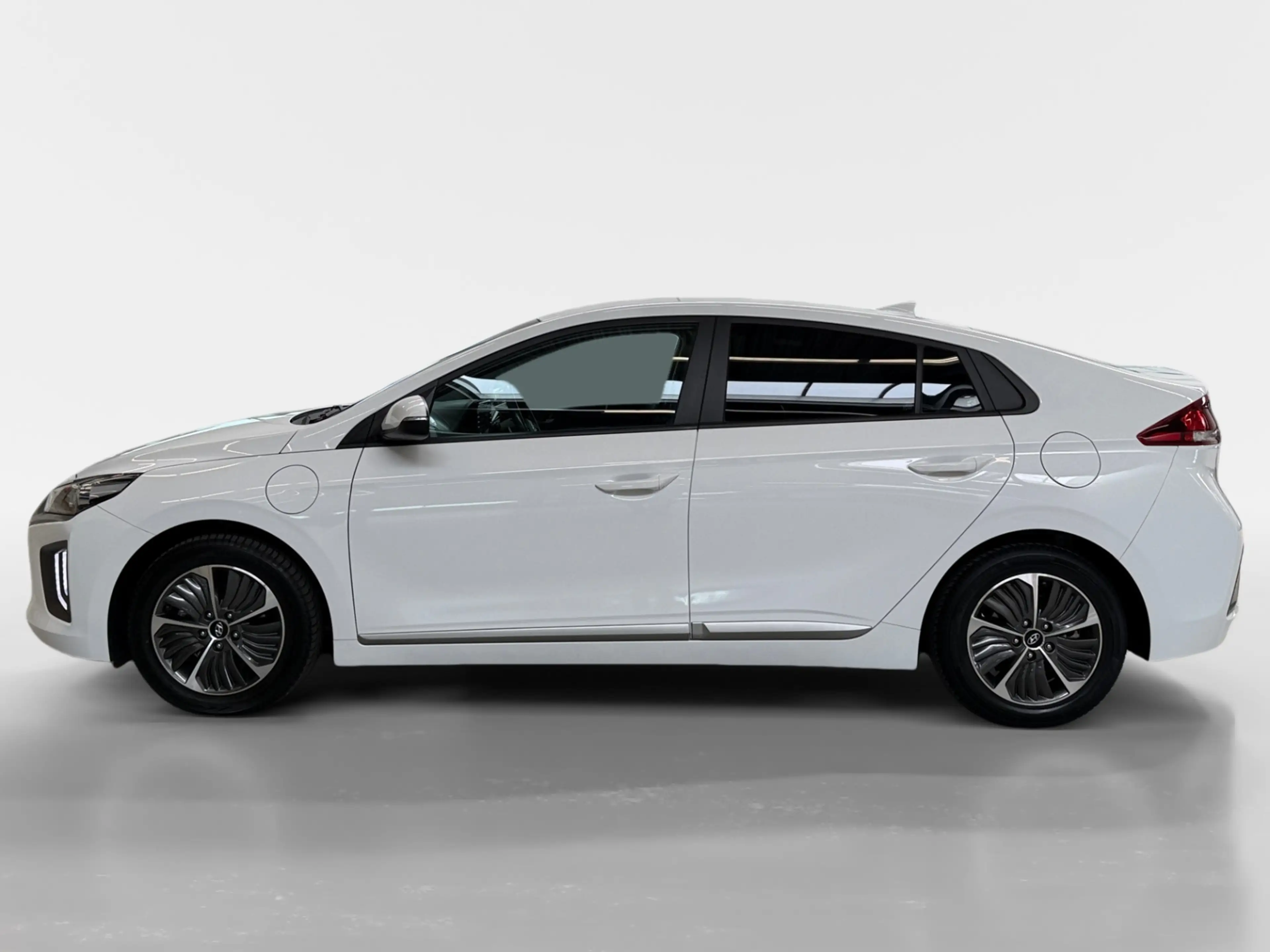 Hyundai IONIQ 1.6 GDi PHEV Comfort I CarPlay I Adaptive I Camera — photo 9