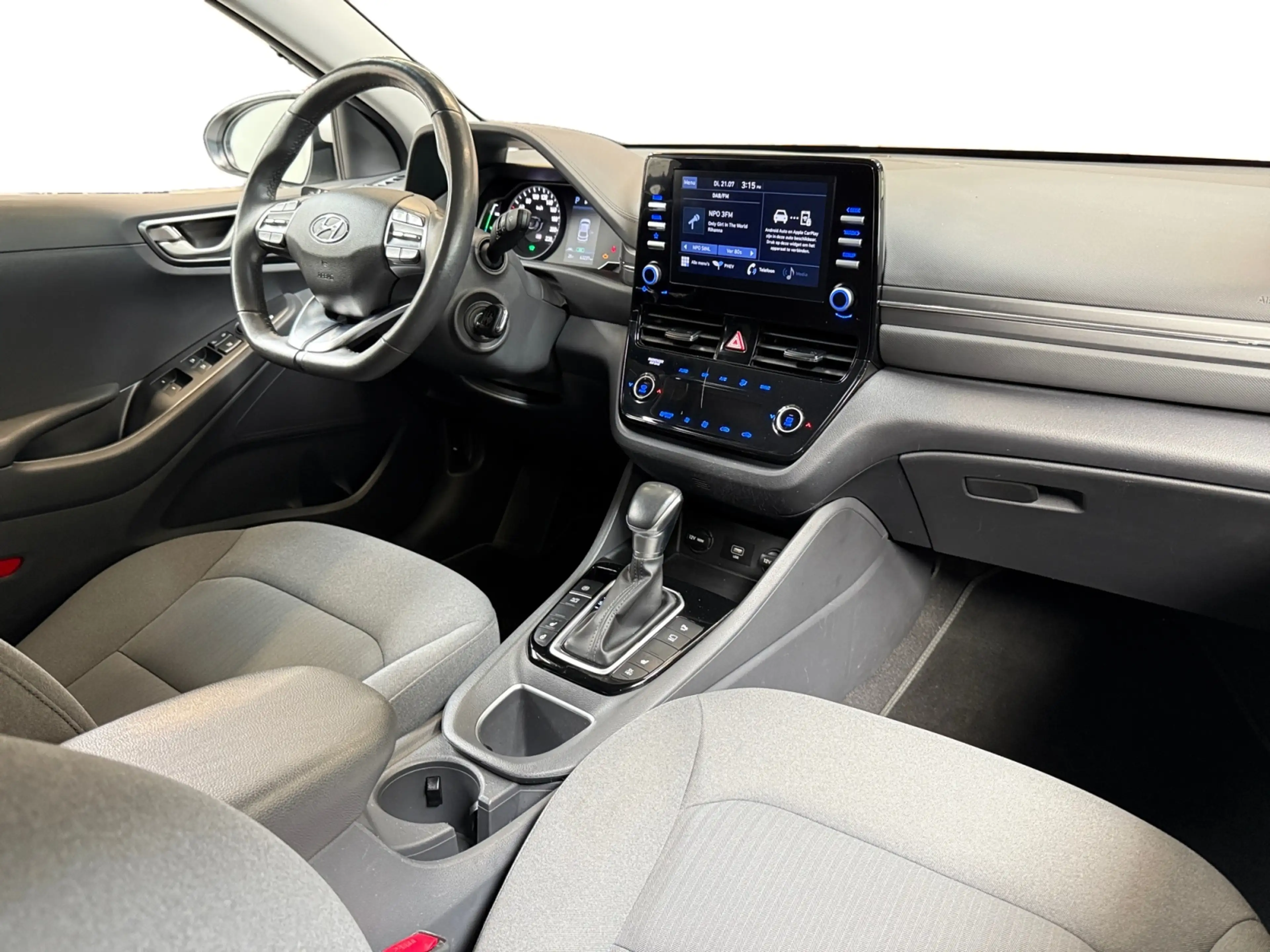 Hyundai IONIQ 1.6 GDi PHEV Comfort I CarPlay I Adaptive I Camera — photo 3