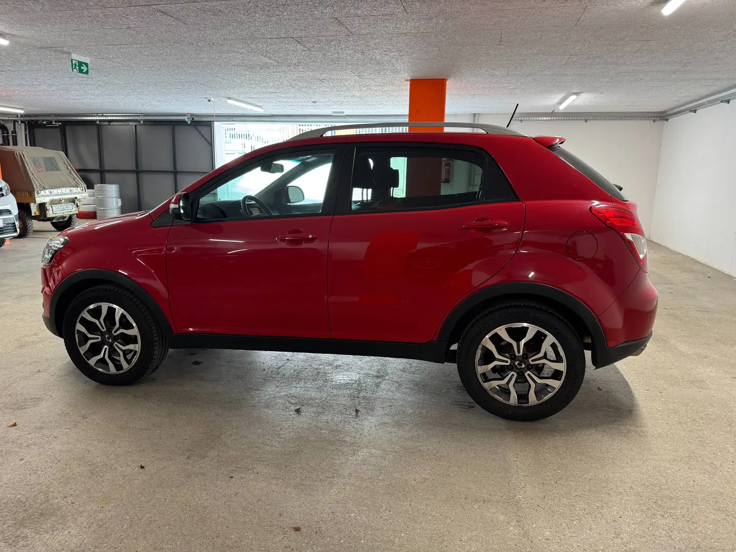 SsangYong Korando 2.2 e-XD1 Premium Navi RC Leder 4x4 Rot - 2