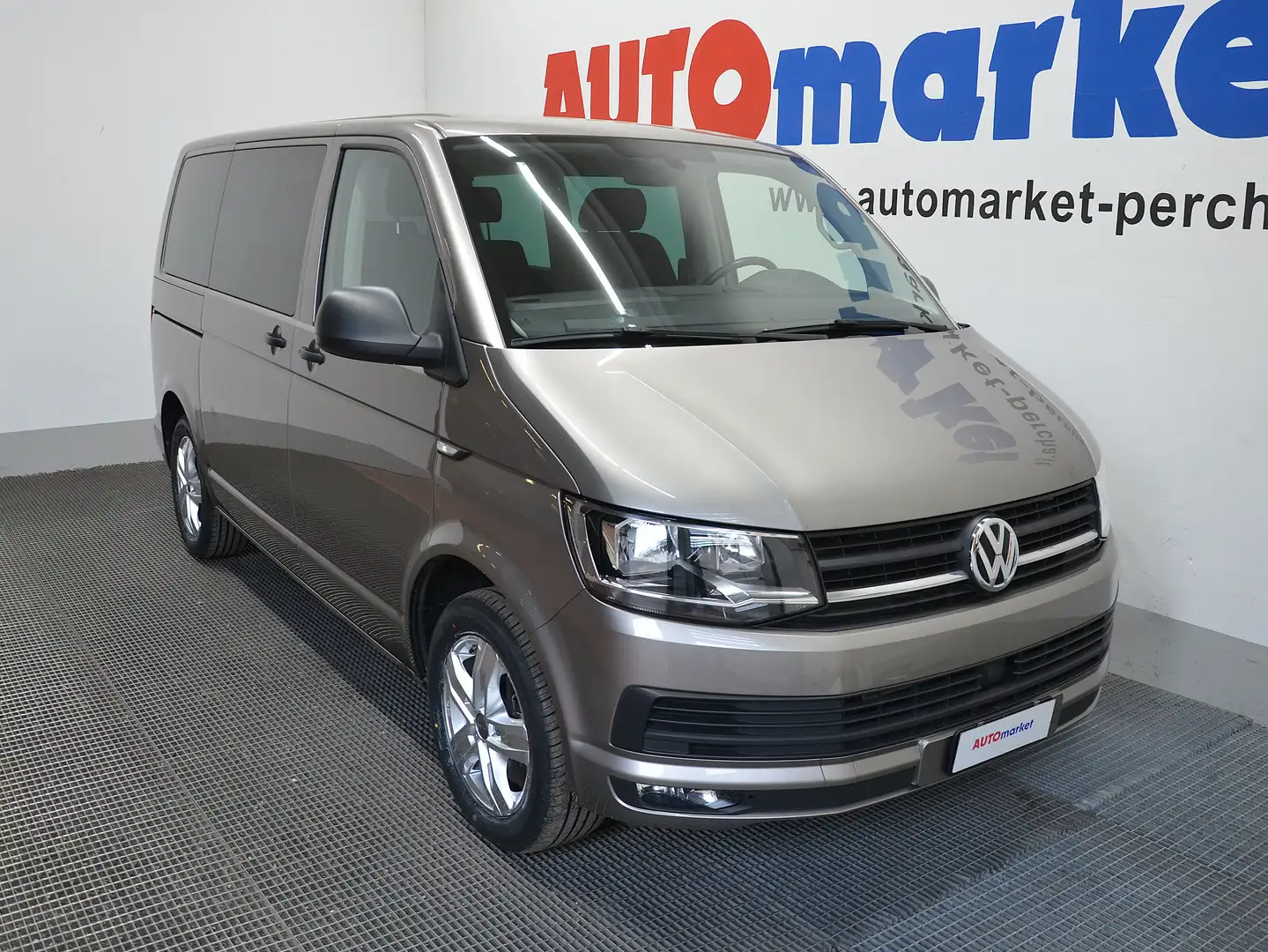 Volkswagen T6 Multivan 2.0 TDI 4Motion DSG Gris - 2