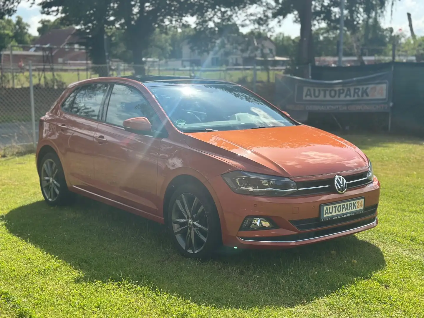 Volkswagen Polo VI Highline*1,0 95PS*DSG*PANORAMA* Orange - 1