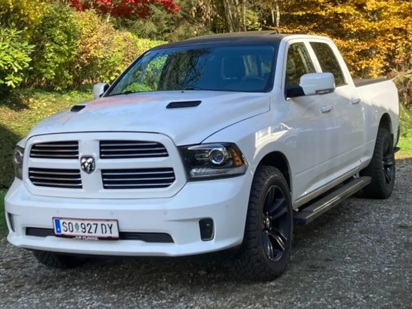 Dodge RAM 1500 Sport 4x4 / Crew-Cab Long Bed Weiß - 1