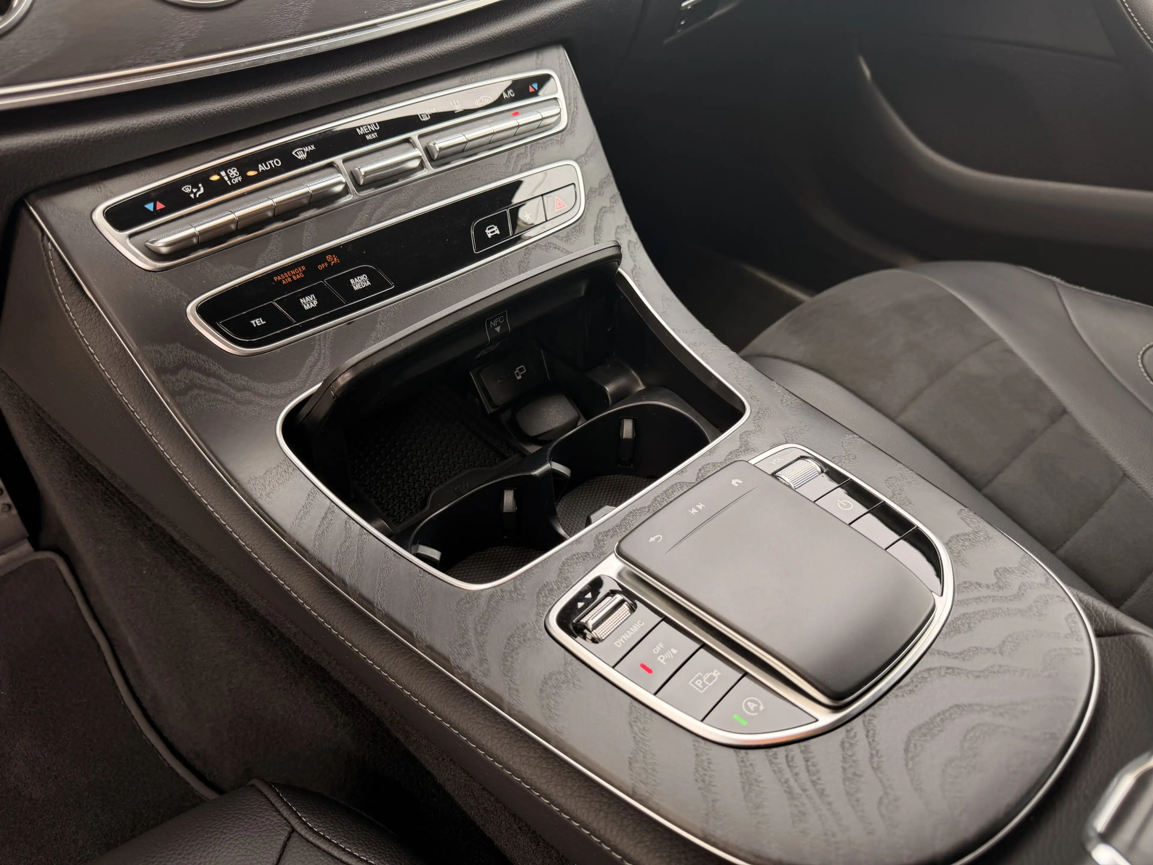 Mercedes-Benz CLS 300 d 4M AMG Line *Night* Burmester* 360°*.. — photo 15