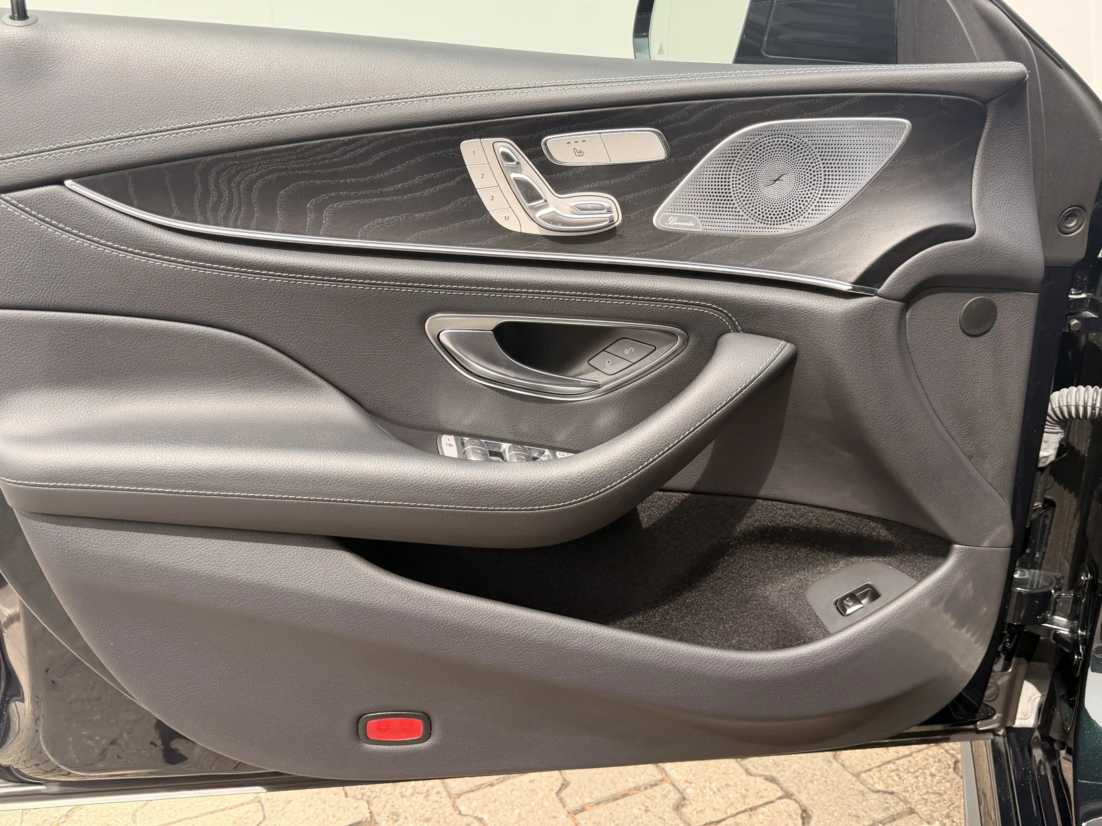 Mercedes-Benz CLS 300 d 4M AMG Line *Night* Burmester* 360°*.. — photo 6