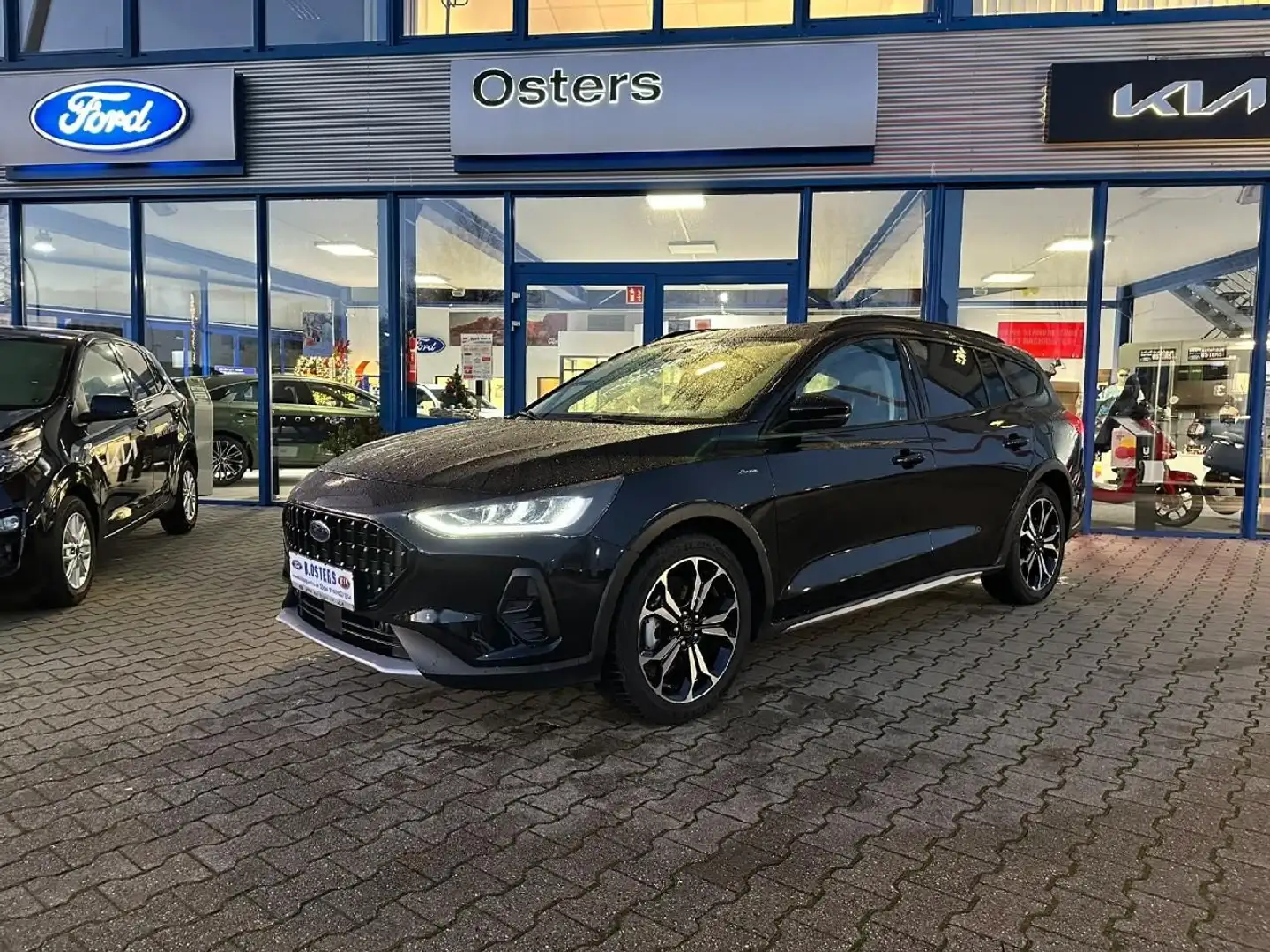 Ford Focus Turnier Active Schwarz - 1