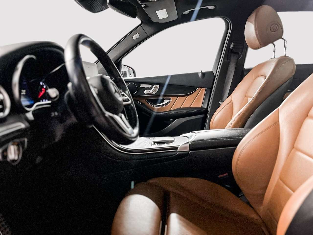 2022 Mercedes-Benz GLC 300 4MATIC SUV Premium & Night Package, Heated Ste — снимка 1