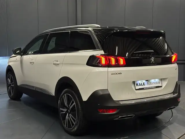 Peugeot 5008 view 3