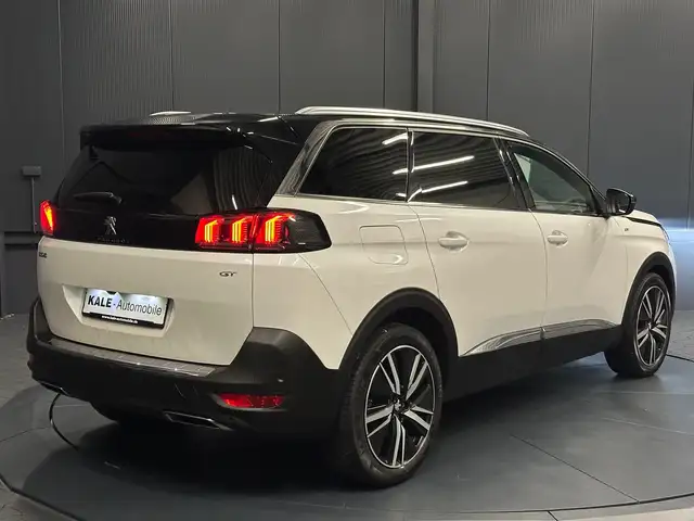 Peugeot 5008 view 5