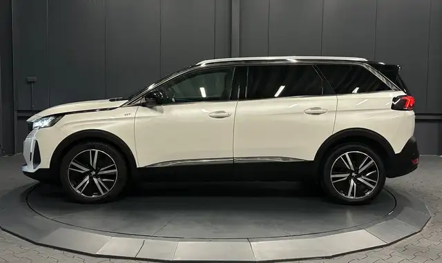 Peugeot 5008 view 2