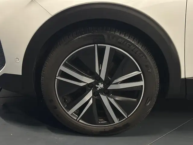 Peugeot 5008 view 9
