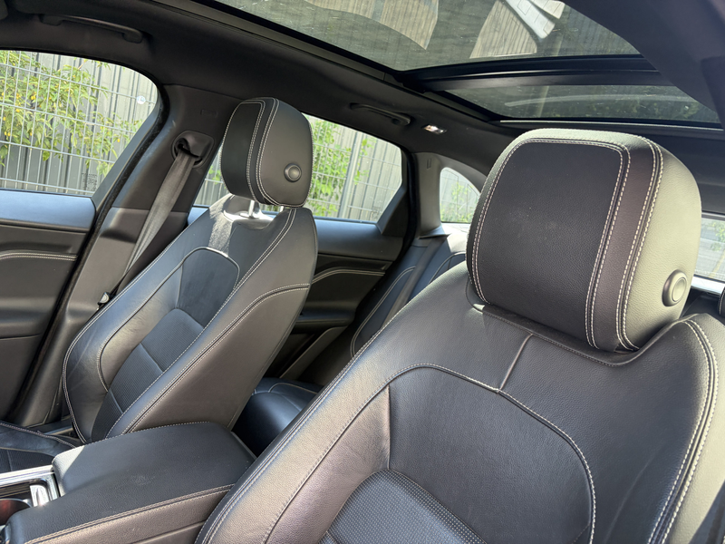 Jaguar F-Pace 2.0 Portfolio AWD 25t / AUTOMAAT / PANORAMADAK / M — photo 9