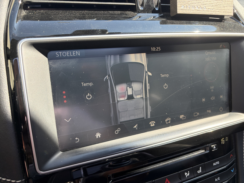 Jaguar F-Pace 2.0 Portfolio AWD 25t / AUTOMAAT / PANORAMADAK / M — photo 16
