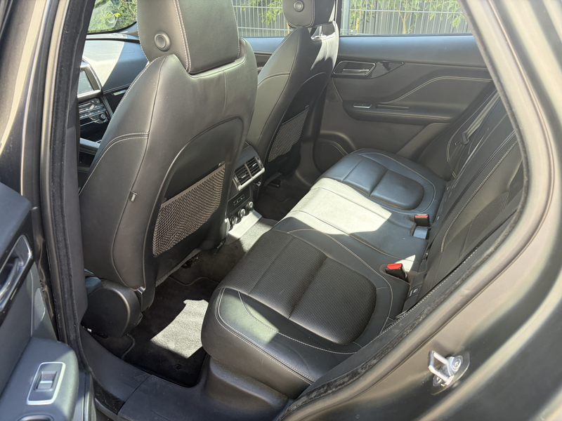 Jaguar F-Pace 2.0 Portfolio AWD 25t / AUTOMAAT / PANORAMADAK / M — photo 4