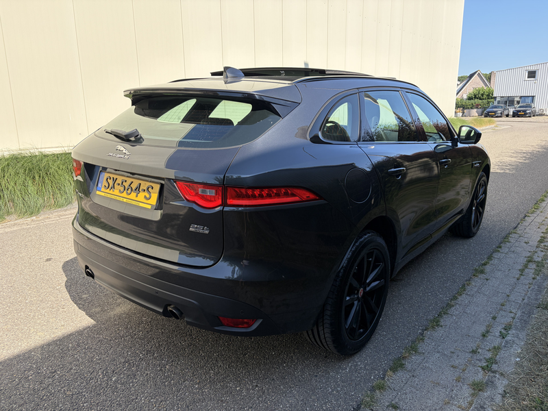 Jaguar F-Pace 2.0 Portfolio AWD 25t / AUTOMAAT / PANORAMADAK / M — photo 25