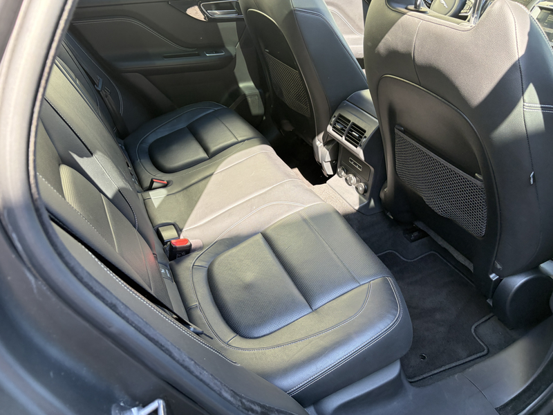 Jaguar F-Pace 2.0 Portfolio AWD 25t / AUTOMAAT / PANORAMADAK / M — photo 26