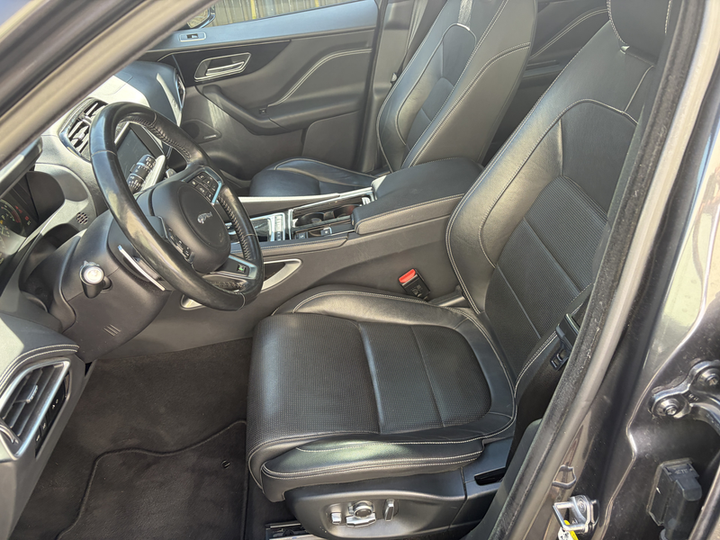 Jaguar F-Pace 2.0 Portfolio AWD 25t / AUTOMAAT / PANORAMADAK / M — photo 8