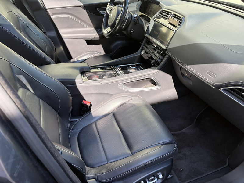 Jaguar F-Pace 2.0 Portfolio AWD 25t / AUTOMAAT / PANORAMADAK / M — photo 27