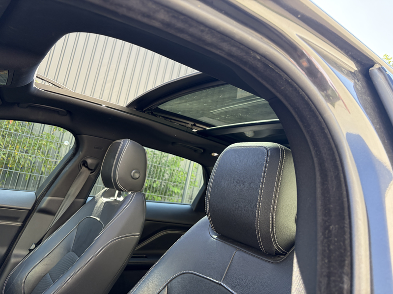 Jaguar F-Pace 2.0 Portfolio AWD 25t / AUTOMAAT / PANORAMADAK / M — photo 11