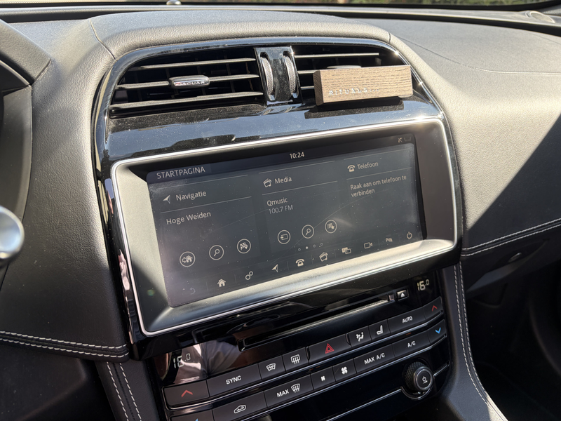 Jaguar F-Pace 2.0 Portfolio AWD 25t / AUTOMAAT / PANORAMADAK / M — photo 13