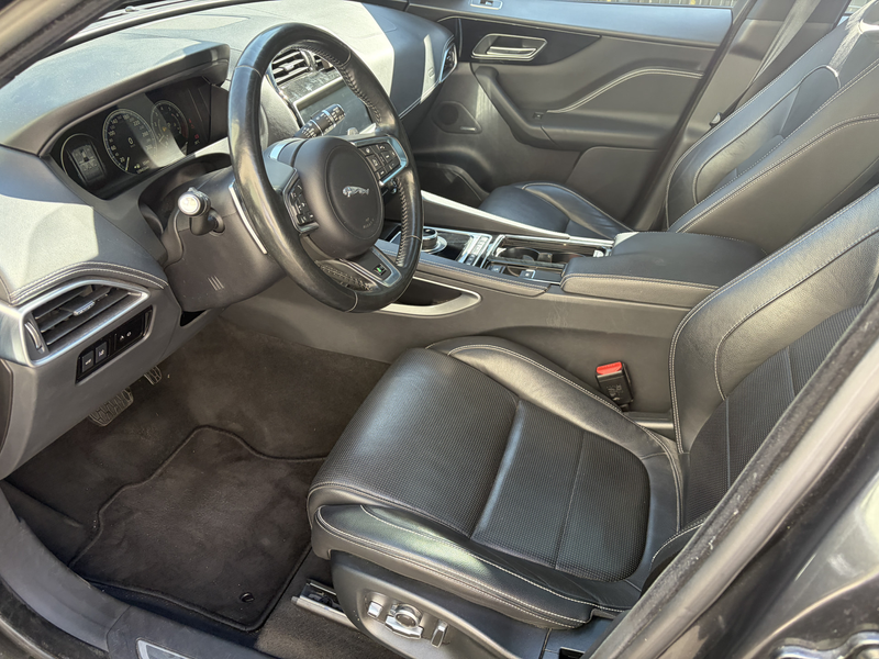 Jaguar F-Pace 2.0 Portfolio AWD 25t / AUTOMAAT / PANORAMADAK / M — photo 5