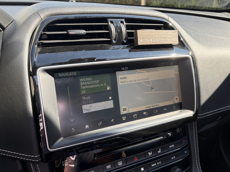 Jaguar F-Pace 2.0 Portfolio AWD 25t / AUTOMAAT / PANORAMADAK / M — photo 17