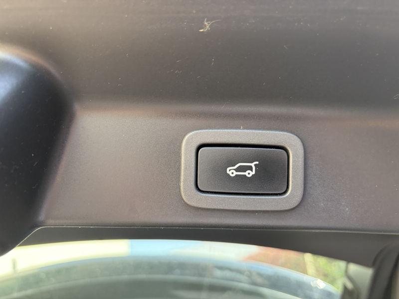 Jaguar F-Pace 2.0 Portfolio AWD 25t / AUTOMAAT / PANORAMADAK / M — photo 24