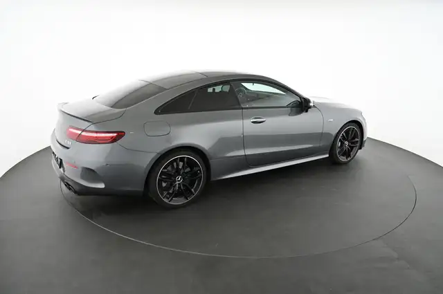 Mercedes-Benz E-Class view 4