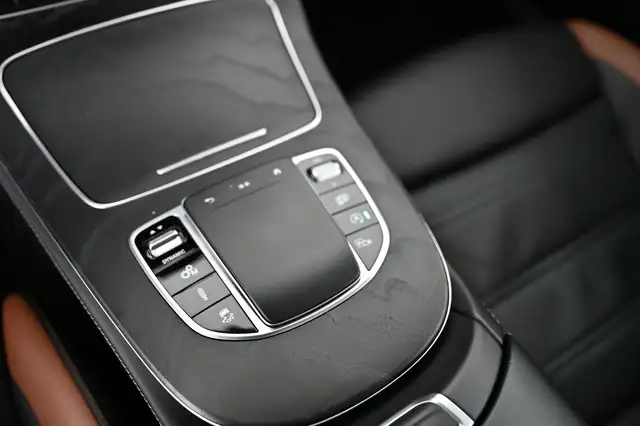 Mercedes-Benz E-Class view 23