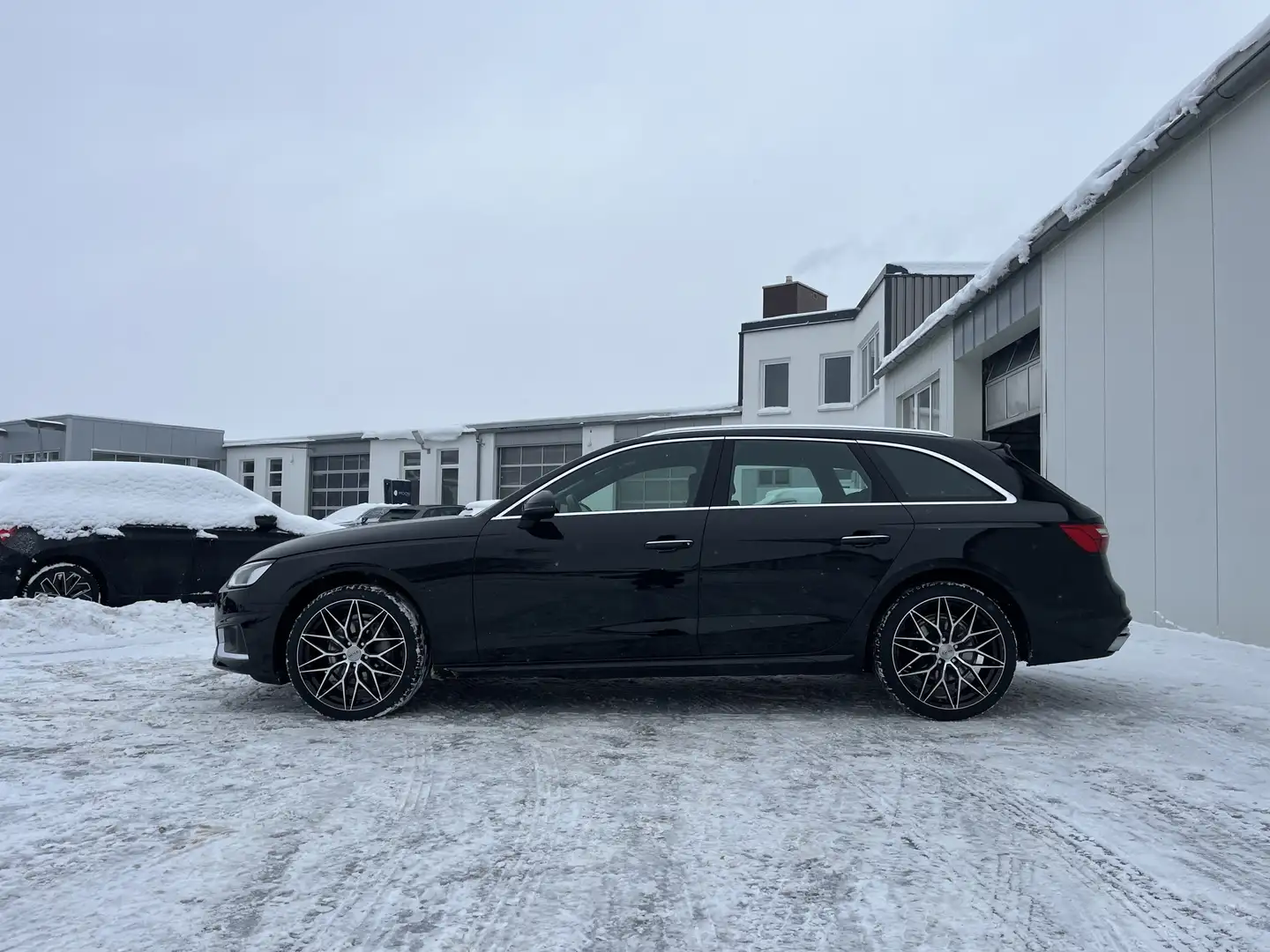 Audi A4 Avant 40 2.0 TDI advanced S-Line Optik 197€ m. 2 Schwarz - 2