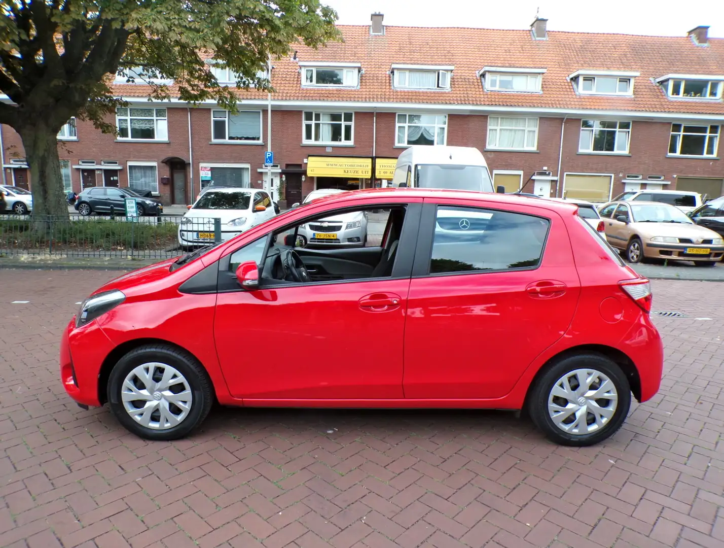 Toyota Yaris 1.0 VVT-i Comfort NL AUTO ORGINELE KM STAND MET NA Rojo - 2