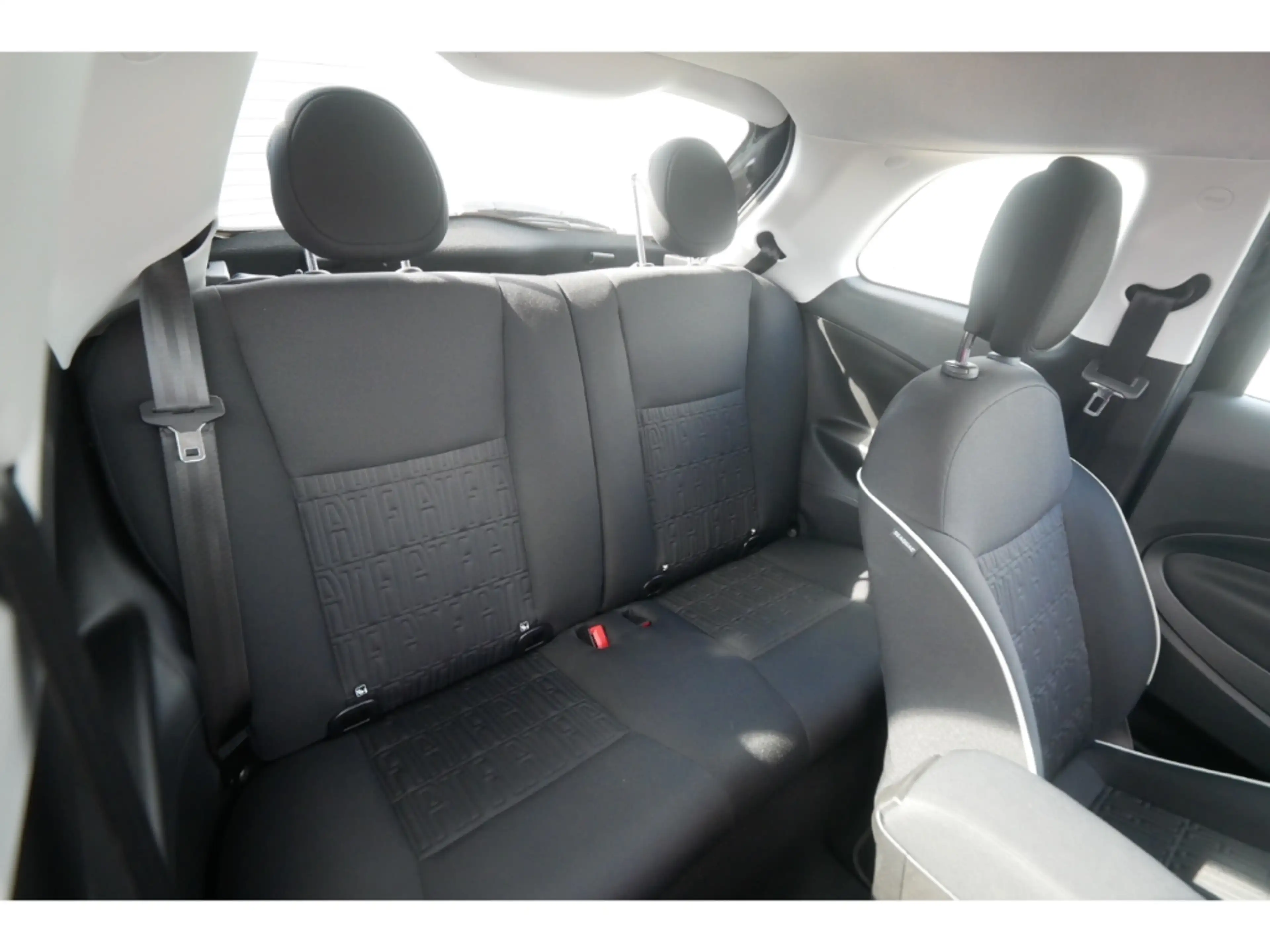Fiat 500e AT 42 Kwh 118PS KOMFORT KAMERA SHZ ALU — photo 14
