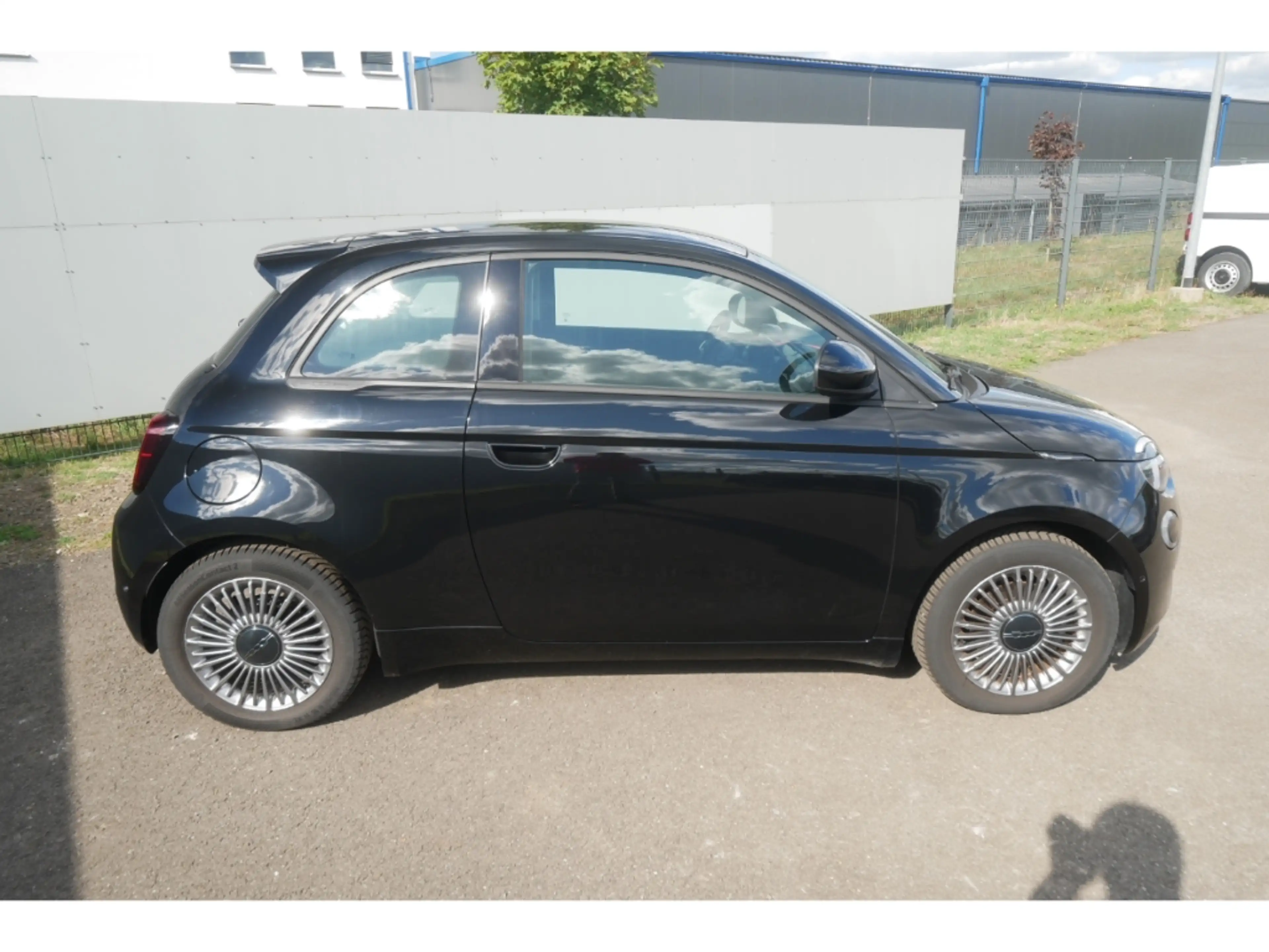 Fiat 500e AT 42 Kwh 118PS KOMFORT KAMERA SHZ ALU — photo 2