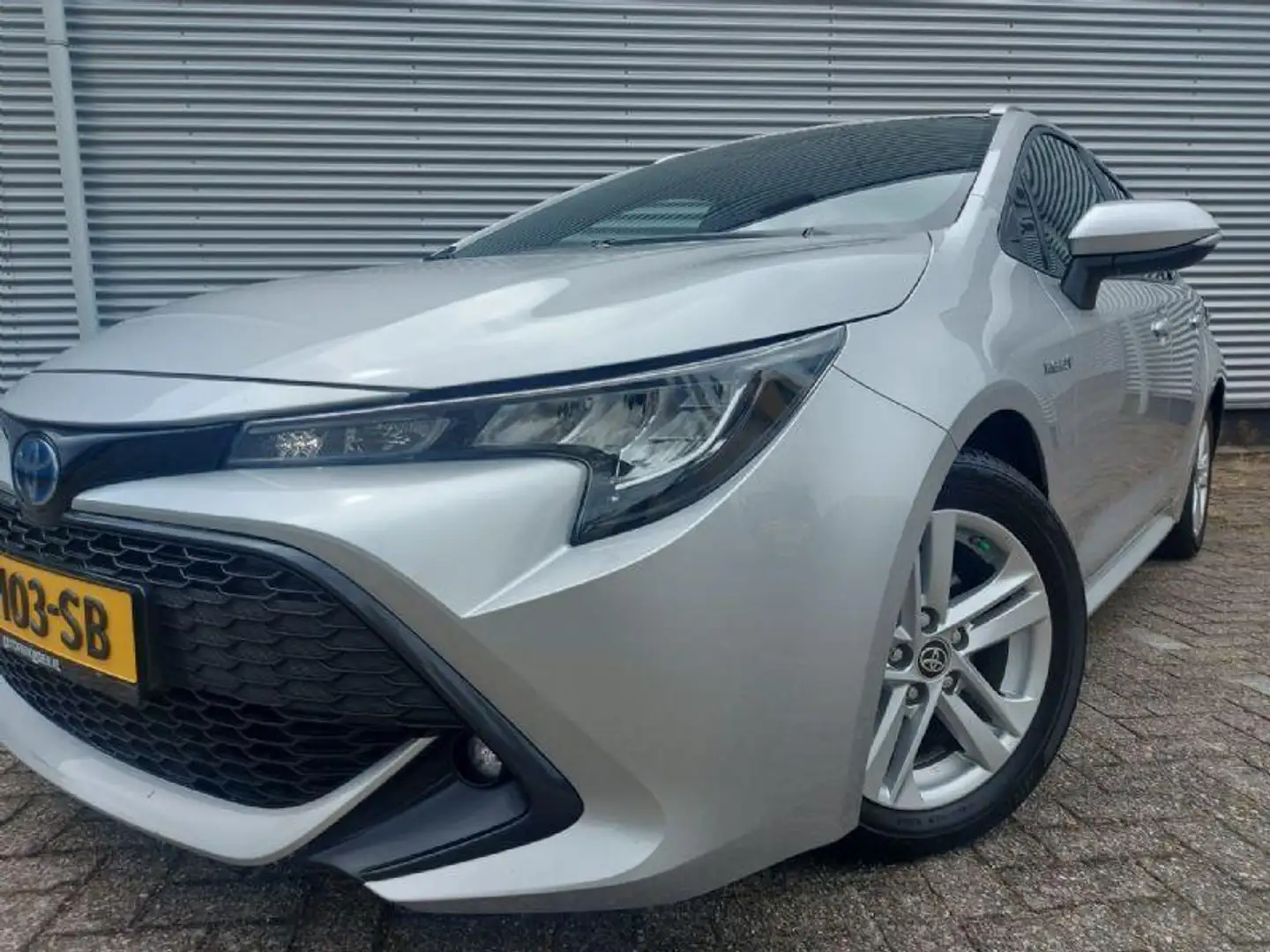 Toyota Corolla Touring Sports 2.0 Hybrid Business Plus Grijs - 2