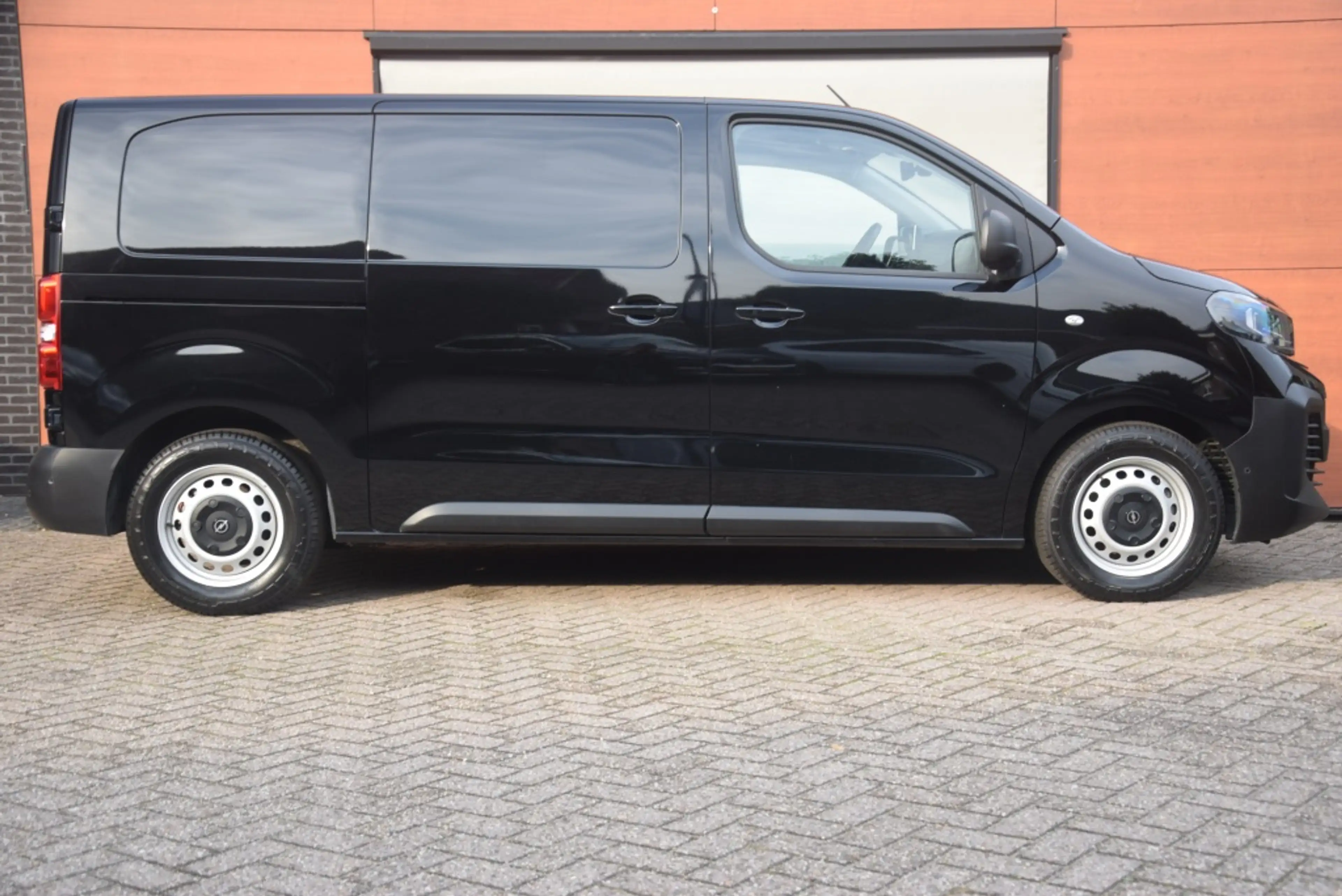 Opel Vivaro-e Electric L2 75kWh Facelift/Bank/PDC/Carplay — photo 4