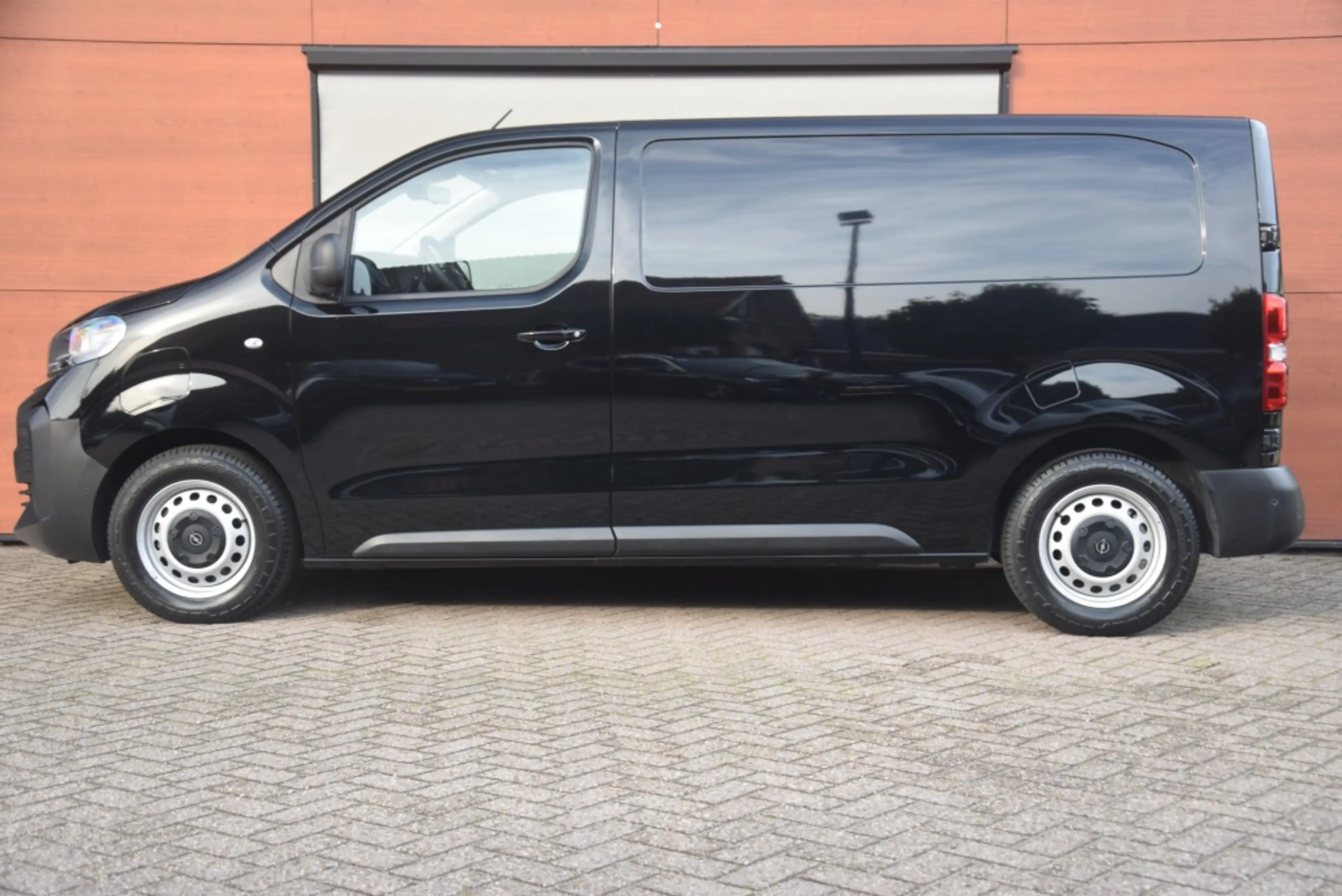 Opel Vivaro-e Electric L2 75kWh Facelift/Bank/PDC/Carplay — photo 12